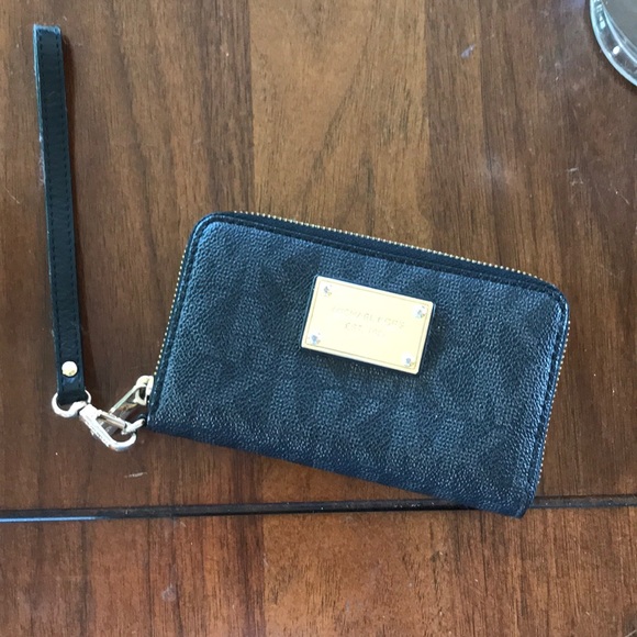 MK Wristlet - Picture 1 of 1